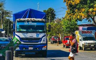 puerto escondido oaxaca mexico 2023 mexikansk lastbil lastbilar frakt transportör leverans bilar puerto escondido Mexiko. foto