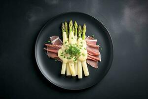 modern stil traditionell ångad vit sparris med botad skinka och hollandaise sås eras som topp se på en nordic design tallrik med kopia Plats, generera ai foto