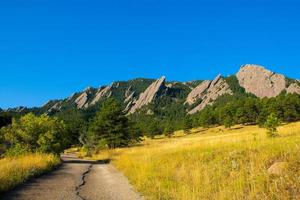 flatirons mörka granitberg i Chautauqua Park i Boulder Colorado foto