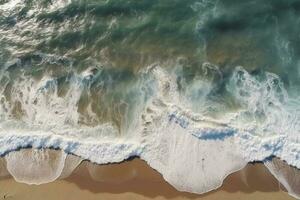 hav vågor på de strand som en bakgrund. skön naturlig sommar semester högtider bakgrund. antenn topp ner se av strand och hav med blå vatten vågor, generera ai foto
