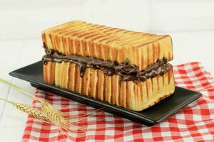 roti bakar bandung med choklad spridning foto