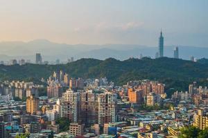 panoramautsikt över Taipei stad i Taiwan foto