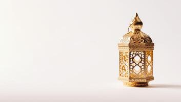 realistisk modern islamic Semester baner för eid al adha. eid al fitr vit bakgrund. gyllene lykta dekoration med Plats för text. generativ ai illustration. foto