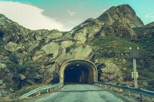 naturskön rutt tunnel foto