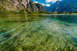 naturskön österrikiska sjö foto