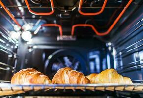 smakfull croissanter bakning foto