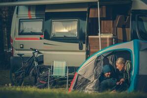 romantisk tält camping foto