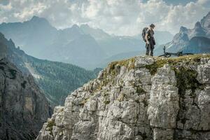 berg cyklist i dolomiter foto