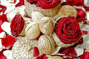 röd ro blommig dekoration foto