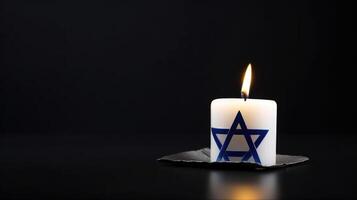 brinnande ljus och flagga av israel. förintelse minne dag. illustration ai generativ foto