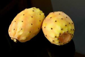 gul orange kaktus frukt taggig päron taggig saftig foto