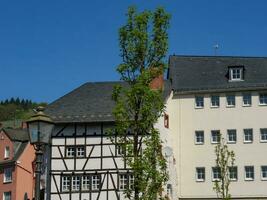 de små stad av saarburg på de saar flod i Tyskland foto