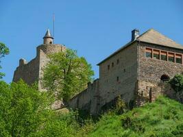 de små stad av saarburg på de saar flod i Tyskland foto