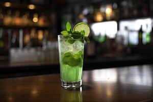 mojito cocktail i en glas med kalk och mynta på de bar disken, utsökt mojito dryck på de bar disken i en stranden miljö, garnerad med färsk mynta löv och en skiva av kalk, ai genererad foto