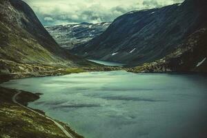 norska berg landskap foto