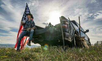 patriotisk ranchägare cowboy tar kaffe ha sönder foto