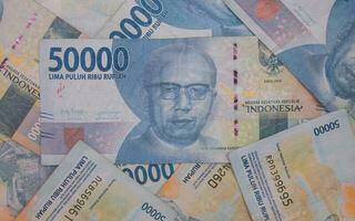 50 000 tusen indonesiska rupiah sedlar foto