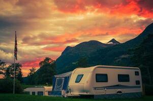 naturskön camping solnedgång foto