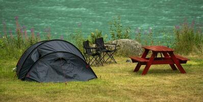 sjön tält camping fläck foto