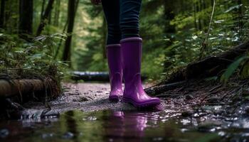 sudd stövlar stänk genom höst våt skog genererad förbi ai foto