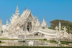 wat rong khun, de vit tempel i chiang rai, thailand foto