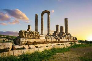 tempel av hercules belägen på amman citadell i amman, jordan foto