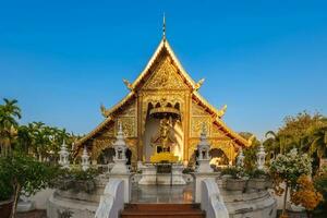 stupa på wat phra singh i chiang maj, thailand foto