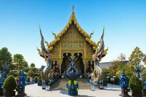 wat rong suea tio, de blå tempel i chiang rai, thailand foto