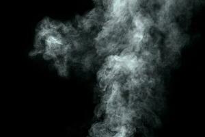 abstrakt pulver eller rök isolerat på svart bakgrund foto