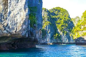 koh phi phi leh thailand ö strand lagun kalksten rocks. foto