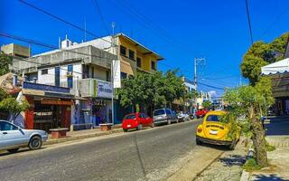 puerto escondido oaxaca mexico 2023 typisk skön färgrik turist gata trottoar stad puerto escondido Mexiko. foto