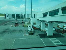 kuala lumpur, malaysia i Maj 2023. de bana och förkläde av klia terminal 2 flygplats. foto