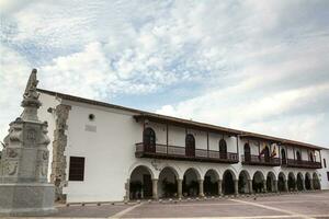 Fasad av de historisk cartagena de Indien stad hall byggnad i de kolonial gator av de walled stad i colombia foto