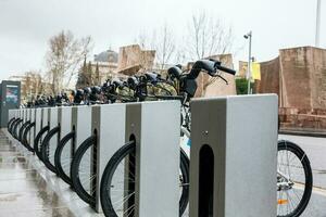 offentlig cykel uthyrning station på madrid stad Centrum i Spanien foto