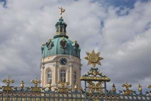 charlottenburg palace är det största palatset i berlin tyskland och det enda kvarvarande kungliga residenset i staden foto