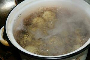 kokt ny potatisar medelhavs maträtt foto