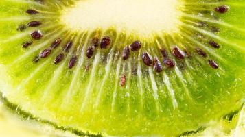 bakgrund av kiwifrukt skuren i hälften foto