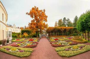 höst se av de privat trädgård av kejsarinna maria feodorovna nära de pavlovsk palats i pavlovsk. ryssland foto