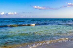 tropisk karibiska strand klar turkos vatten playa del carmen Mexiko. foto