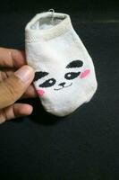 söt bebis strumpor med panda ansikten foto