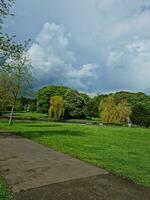 skön se av en lokal- offentlig parkera av England Storbritannien foto
