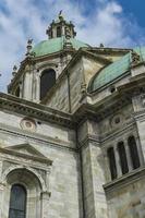 yttre sikt av Como Cathedral Duomo di Como i Italien foto
