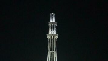 manar pakistan som visar dess skönhet på natt foto