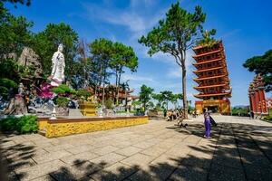bao loc, vietnam - 01 Maj 2023 skön se av fladdermus nha pagod i bao loc stad, lam dong provins, vietnam. foto