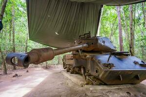 amerikan tank förstörd förbi viet kongs i cu chi tunnel, vietnam i 1970 foto