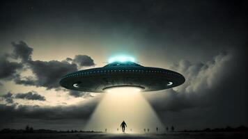 flygande UFO fat rymdskepp över vild fält på dimmig natt med mänsklig silhuett i balkar av ljus undertill, neuralt nätverk genererad konst foto