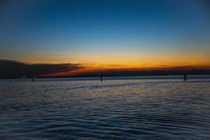 solnedgång över den venetianska lagunen foto