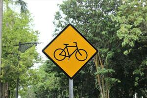 jakarta, Indonesien-23 april 2023 cykel körfält tecken foto