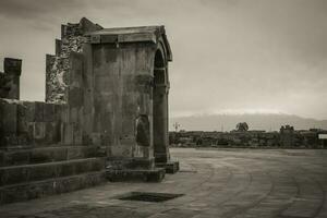 sida se av gammal dörröppning i zvartnos tempel i armenia Foto. foto