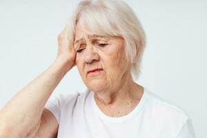 äldre kvinna hälsa livsstil migrän isolerat bakgrund foto